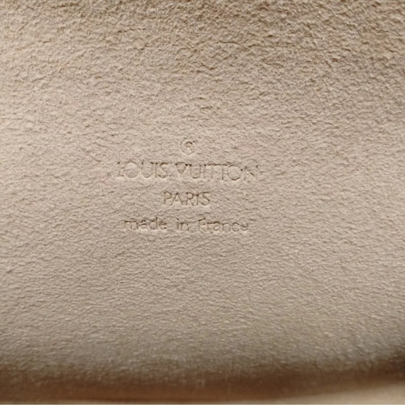 Louis Vuitton Florentine - Picture 8 of 10